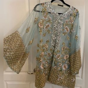 Farooq Hameed Studio formal wear, size medium. Shirt, lining, dupatta, trousers.
